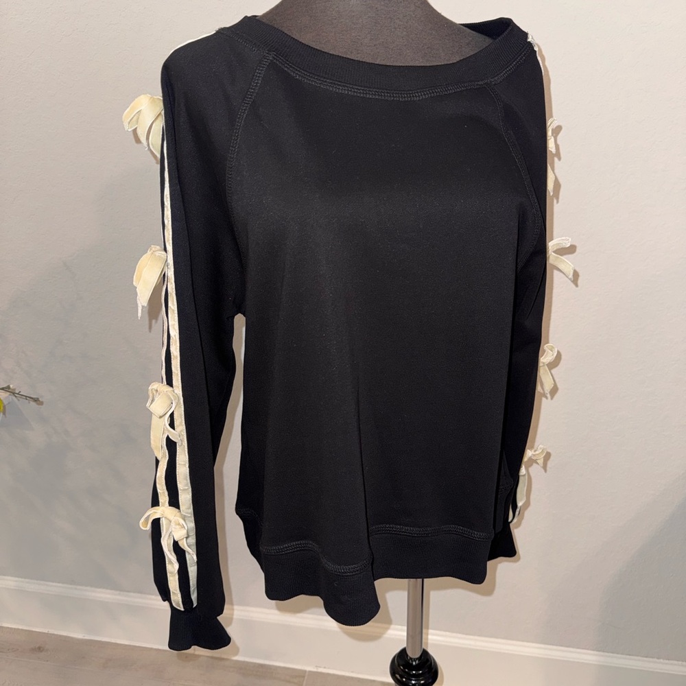 Entro Black Sweatshirt with Cream Ribbon Details